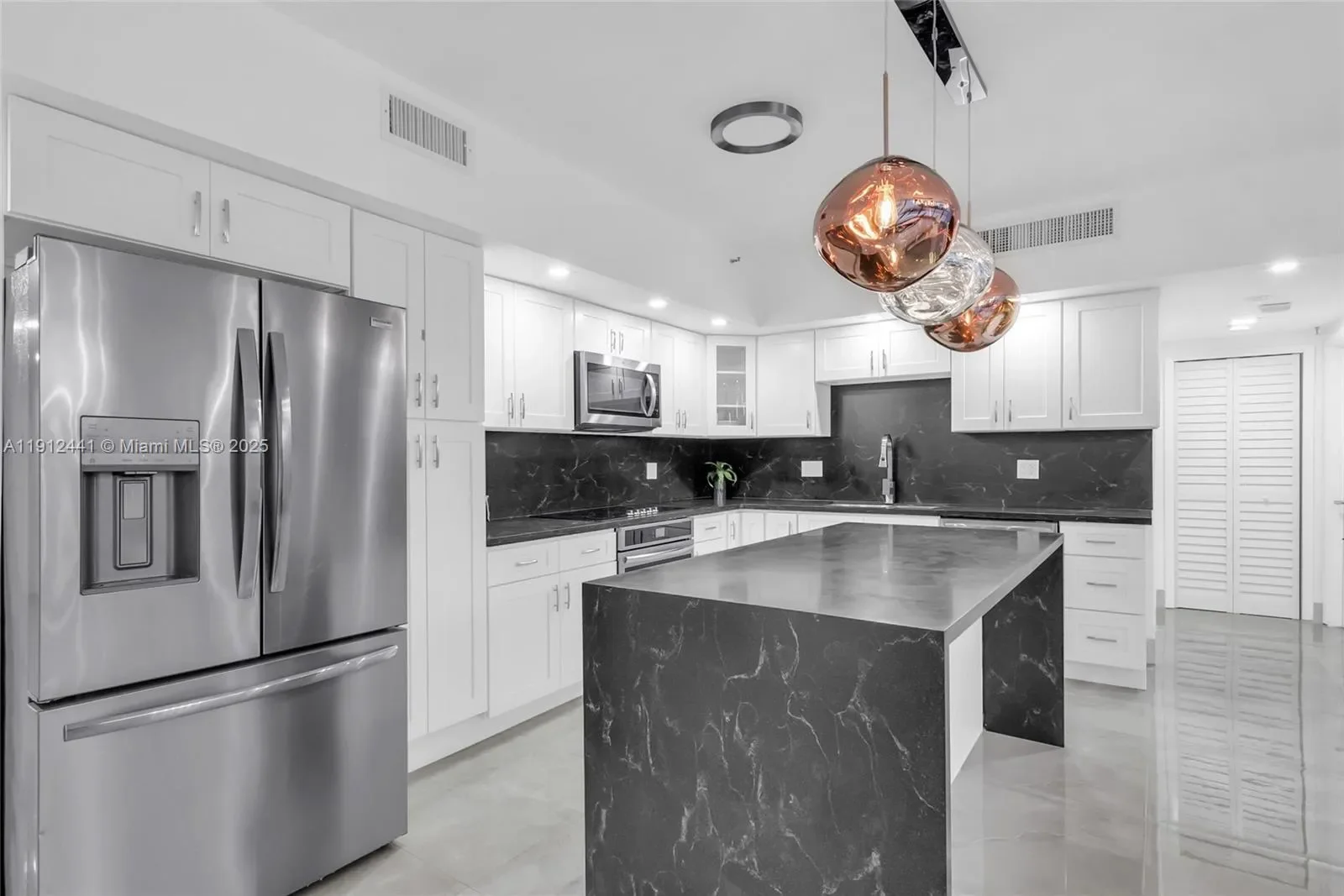 355 Poinciana Dr 1130, Golden Beach, Florida, United States. - Photo 4