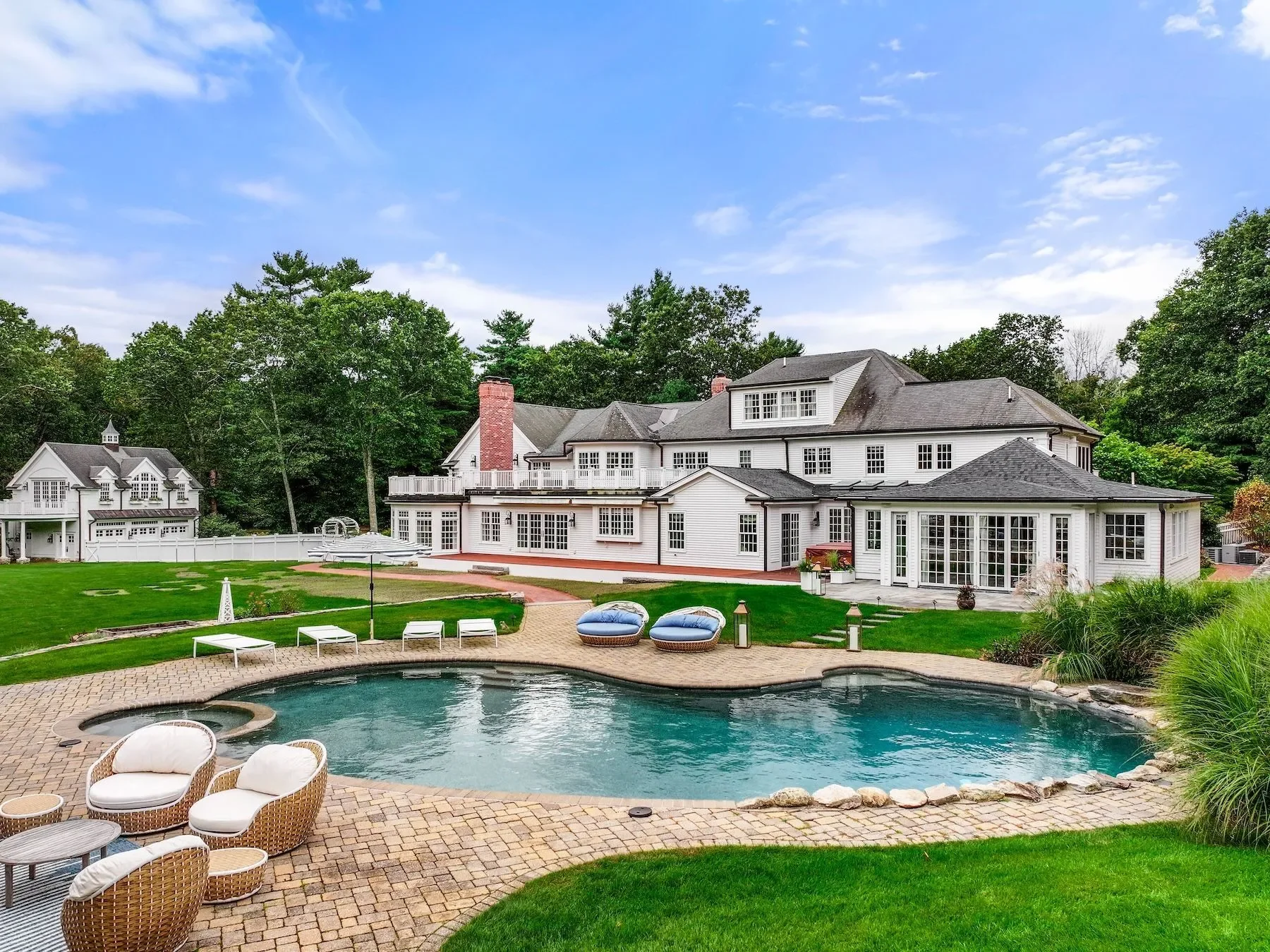 8 Hamlins Xing , Dover, MA 02030, Dover, Massachusetts, United States. - Photo 16