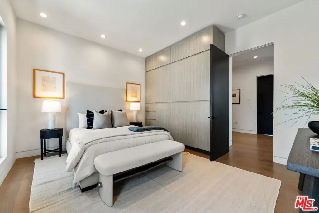 818 N Curson Avenue, Los Angeles, California, United States. - Photo 22