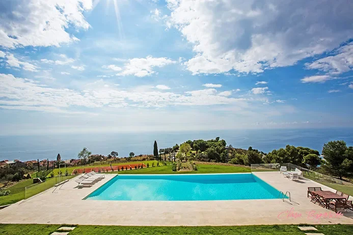Luxury panoramic villa of 800 sqm completely renovated with 20.000 sqm park with swimming pool