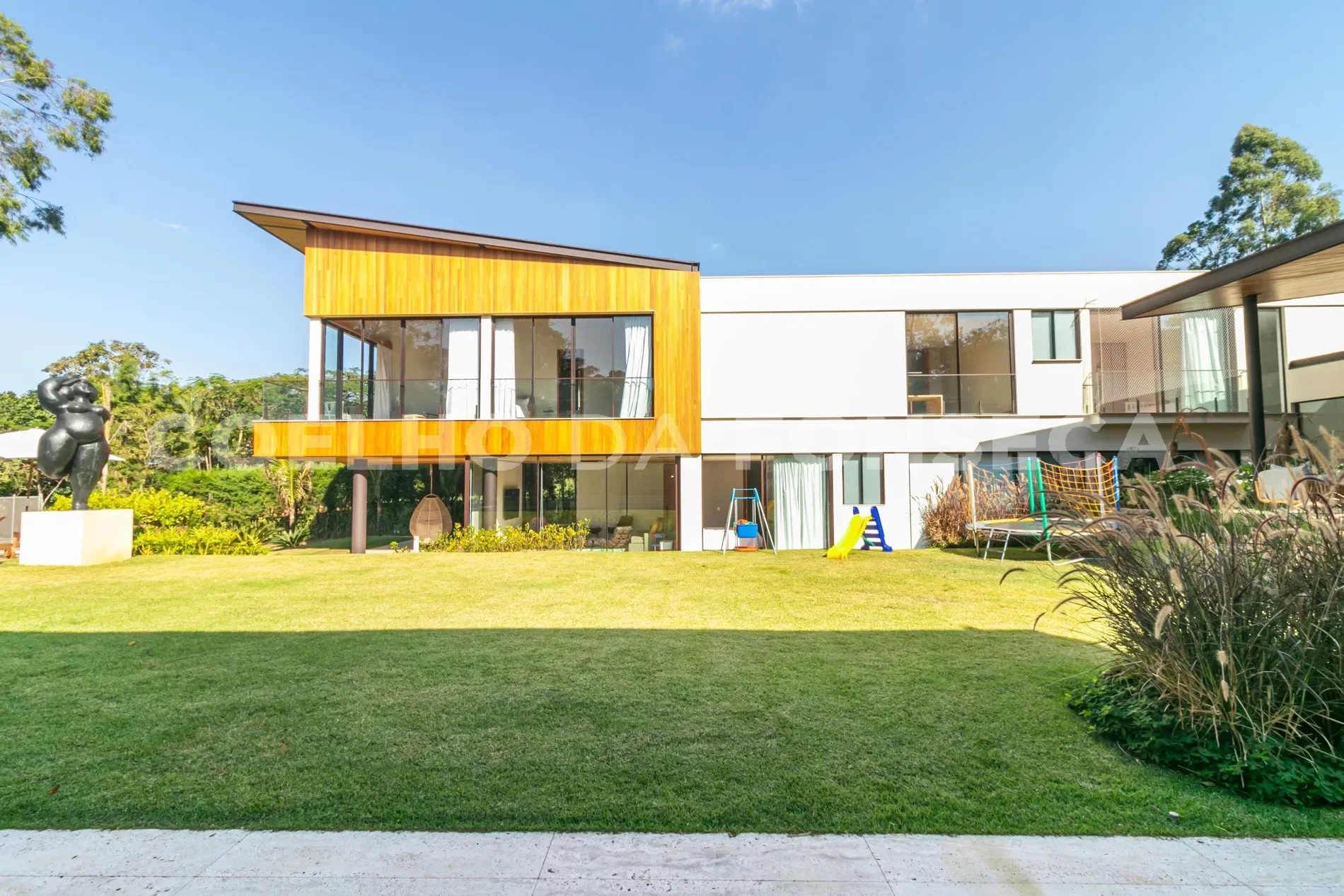 Exterior photo 7