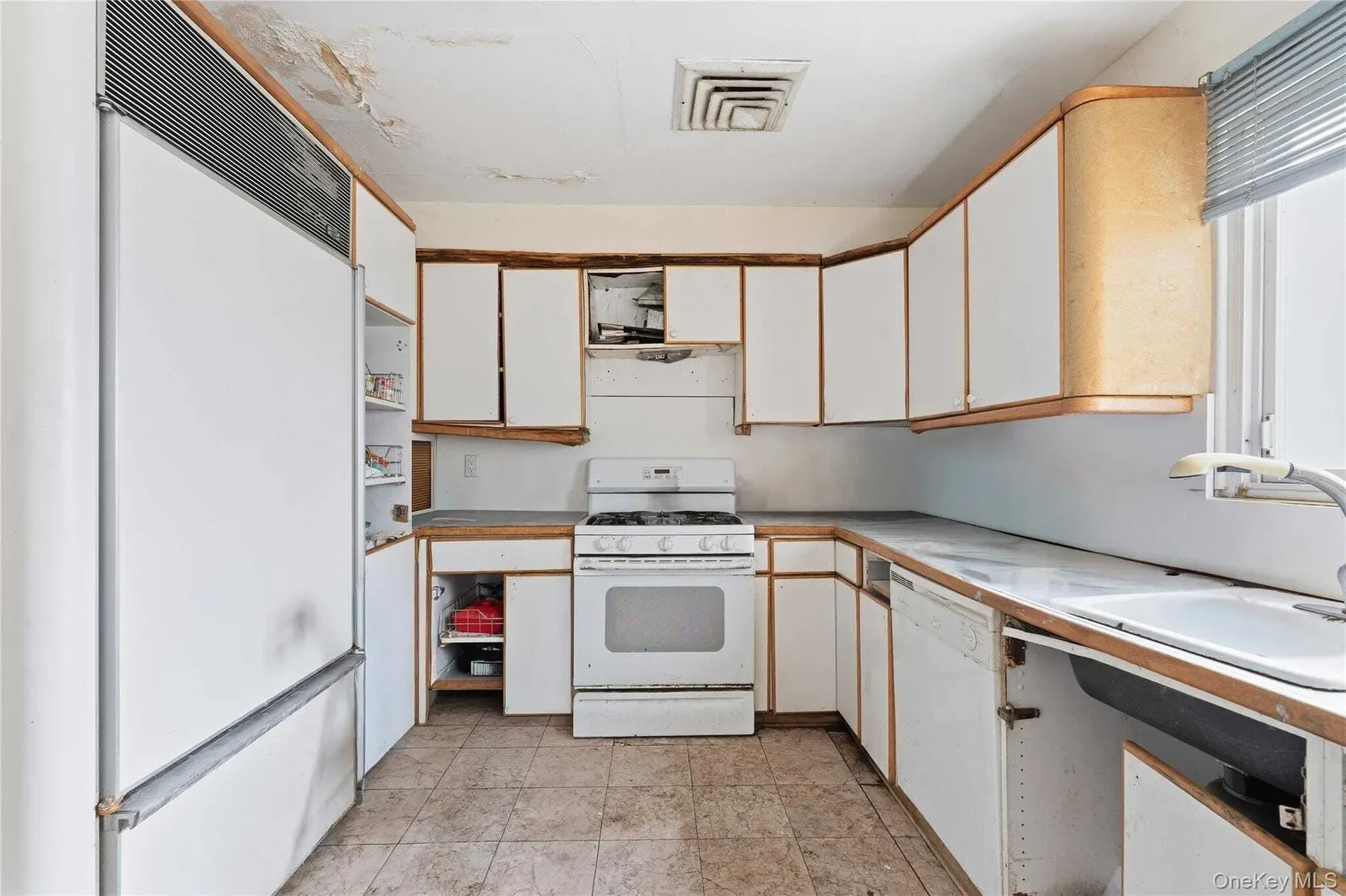 9 Beatrice Lane, Glen Cove, NY, 11542, USA, Glen Cove, New York, United States. - Photo 9