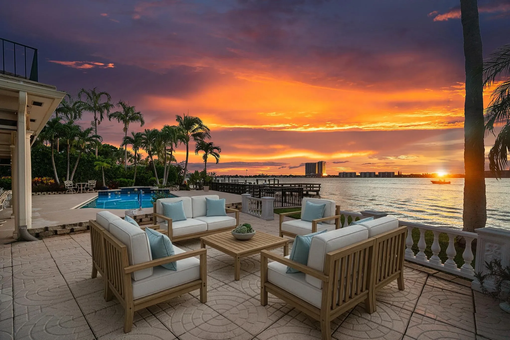 1010 Pine Point Road, Riviera Beach, Florida, United States. - Photo 8