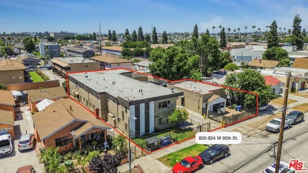 820 -824 W 95th Street, Los Angeles, California, United States. - Photo 15