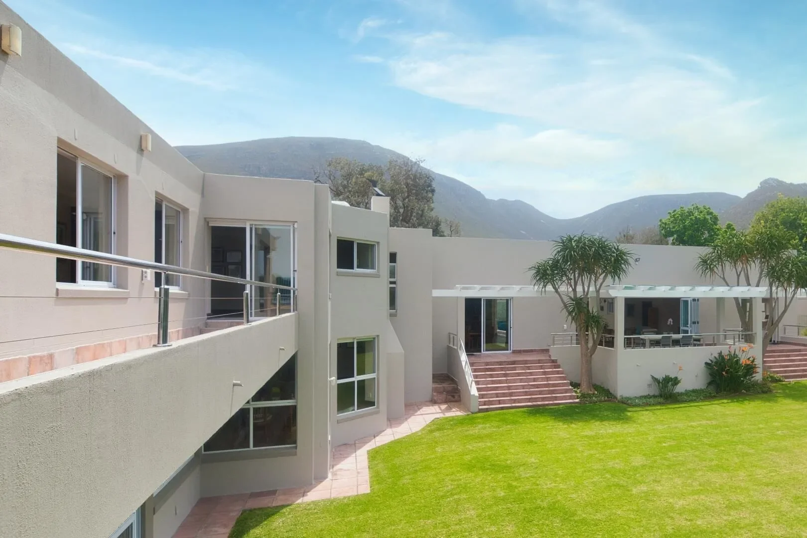 Exterior photo 7