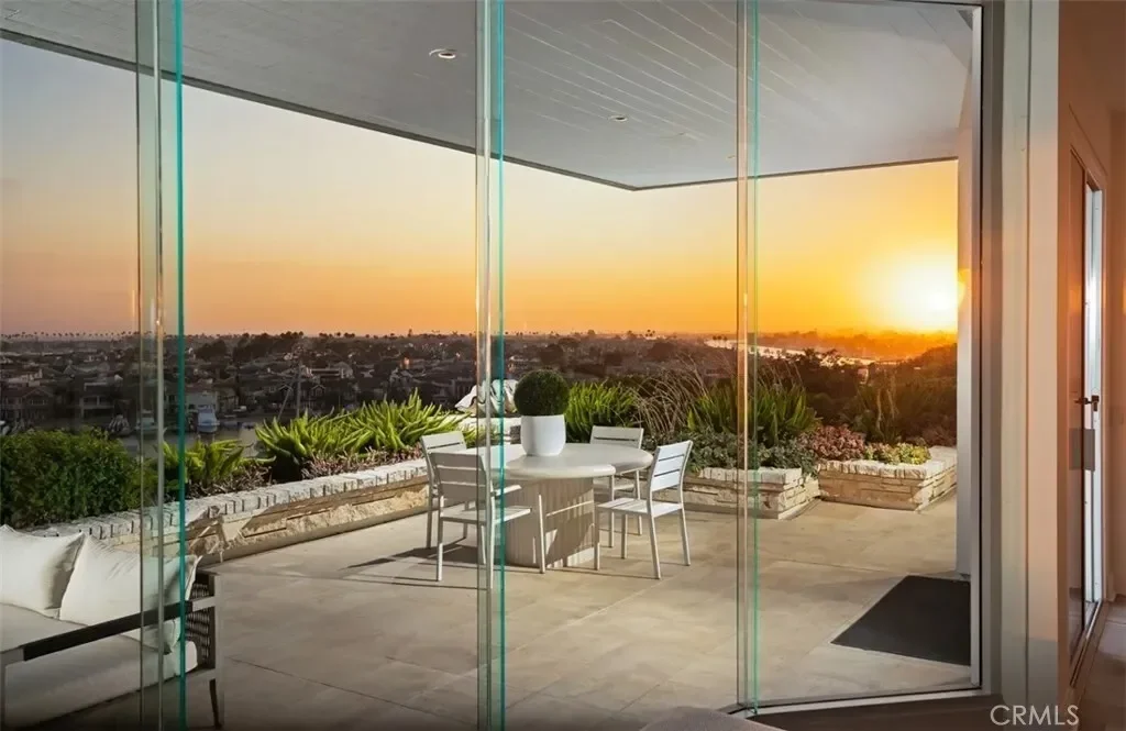 1535 Dolphin Terrace, Newport Beach, California, United States. - Photo 11