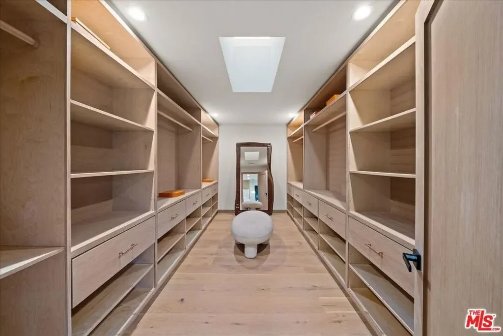 14537 Hesby Street, Los Angeles, California, United States. - Photo 12