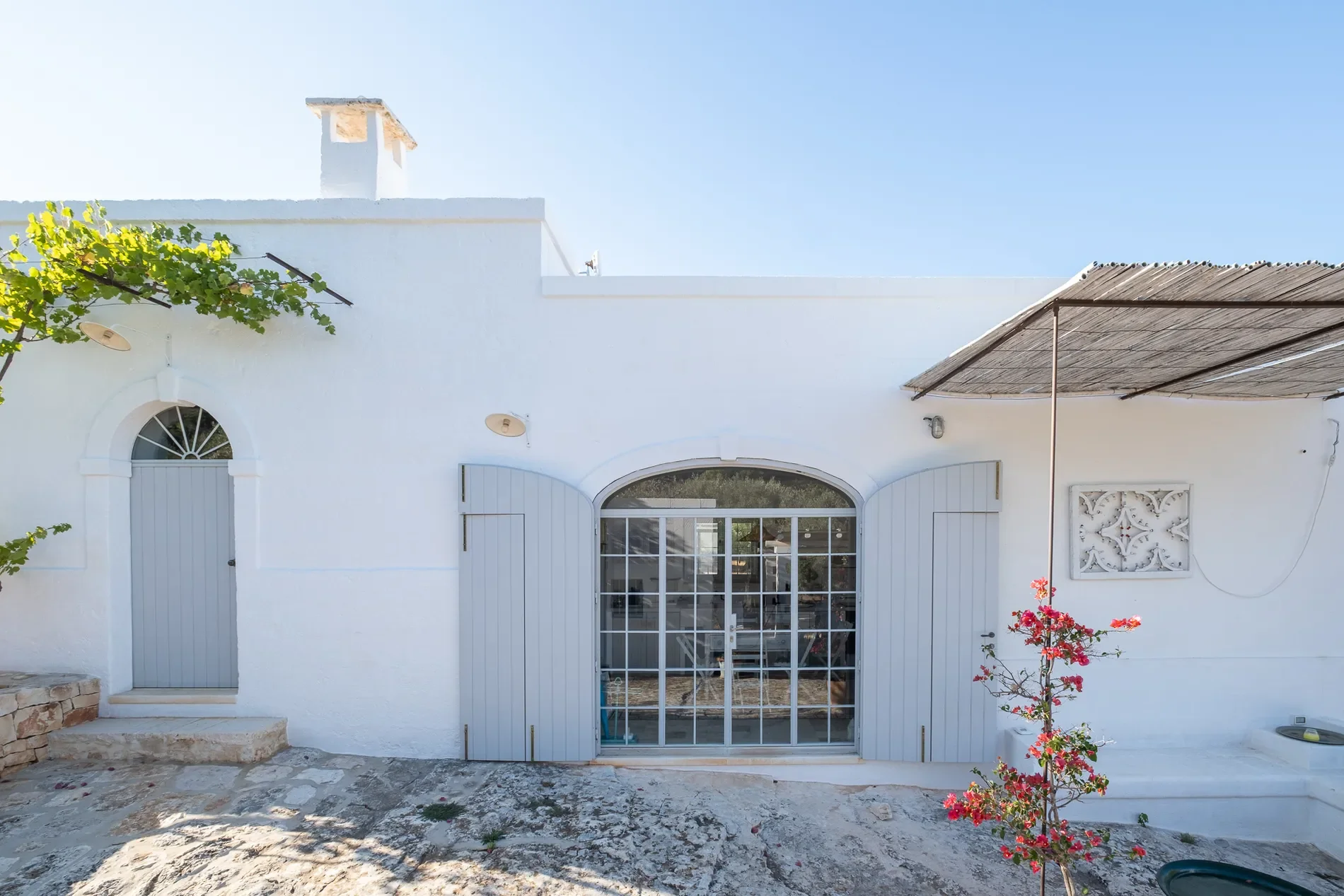 Exterior photo 6