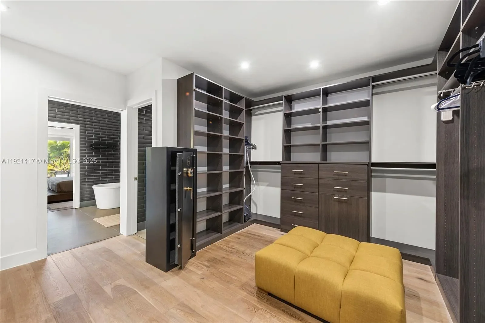 970 S Shore Dr, Miami Beach, Florida, United States. - Photo 30