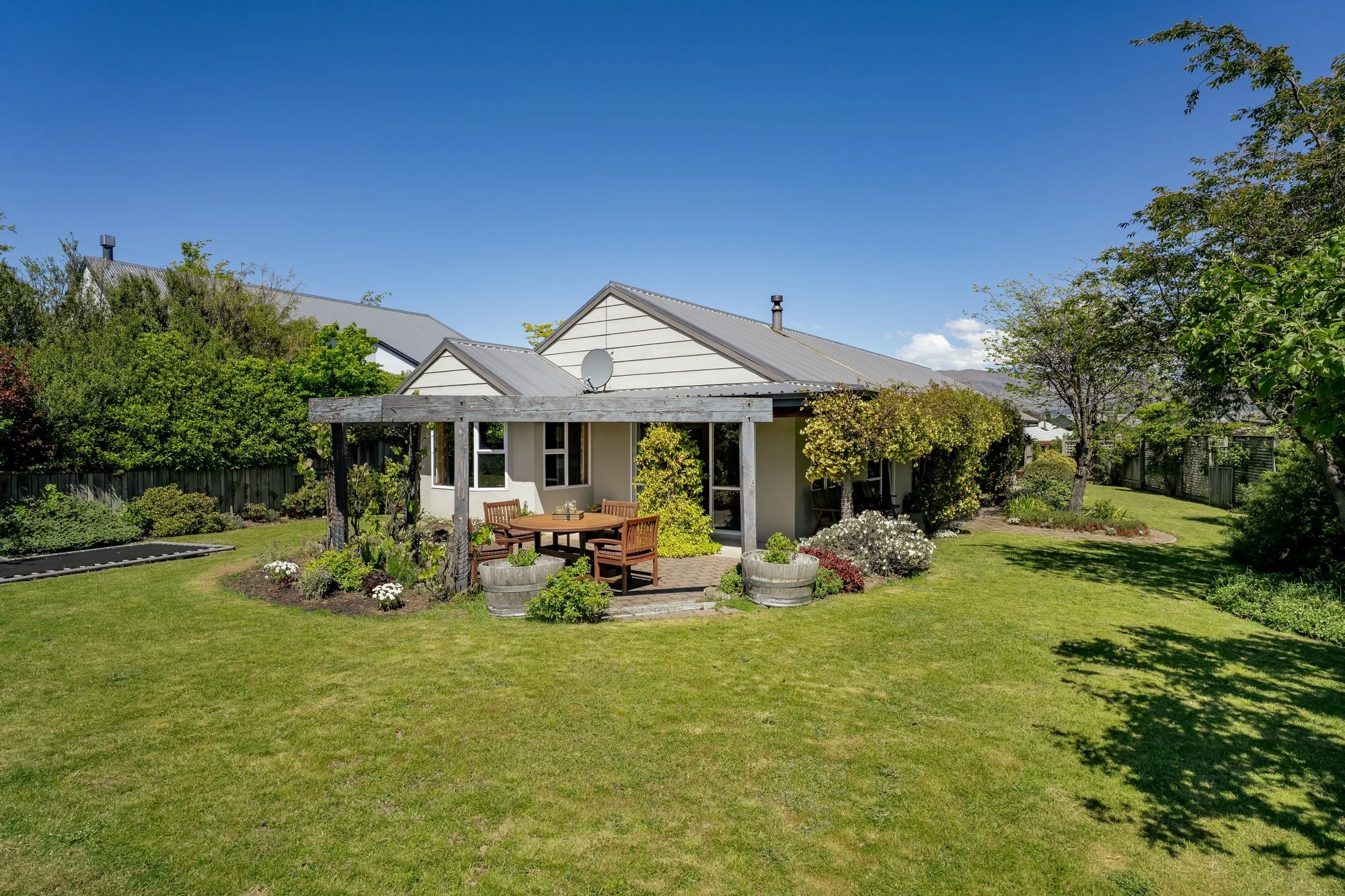 Exterior photo 6