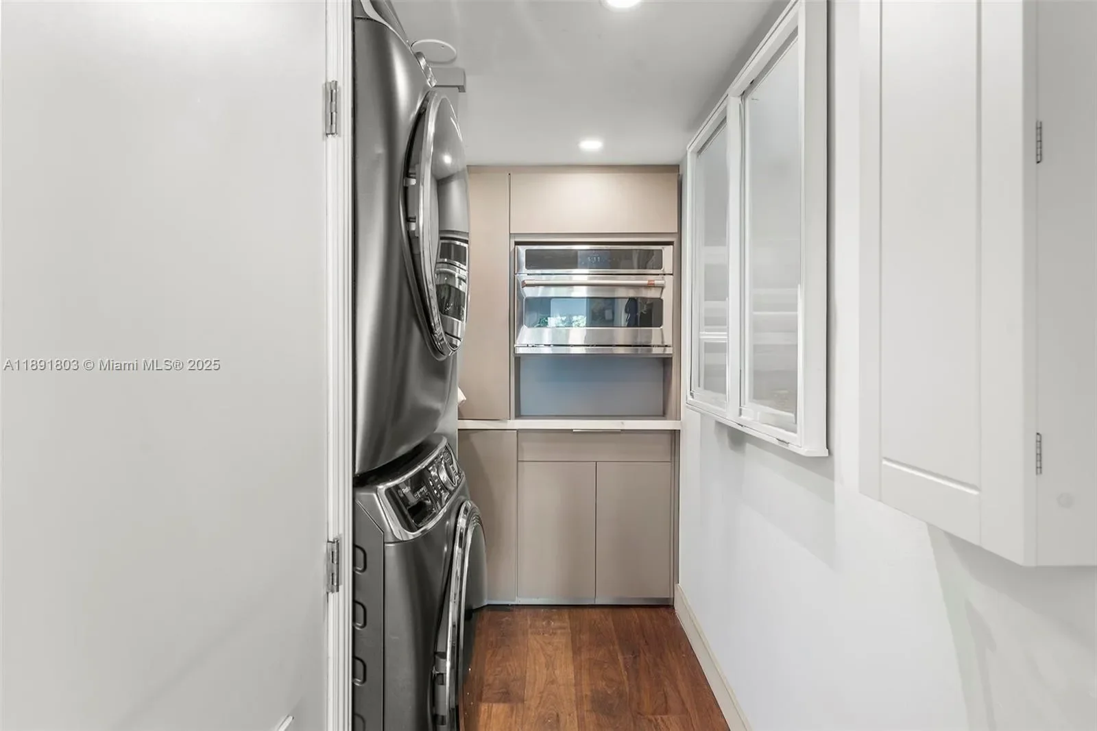 2701 N Bay Rd, Miami Beach, Florida, United States. - Photo 7
