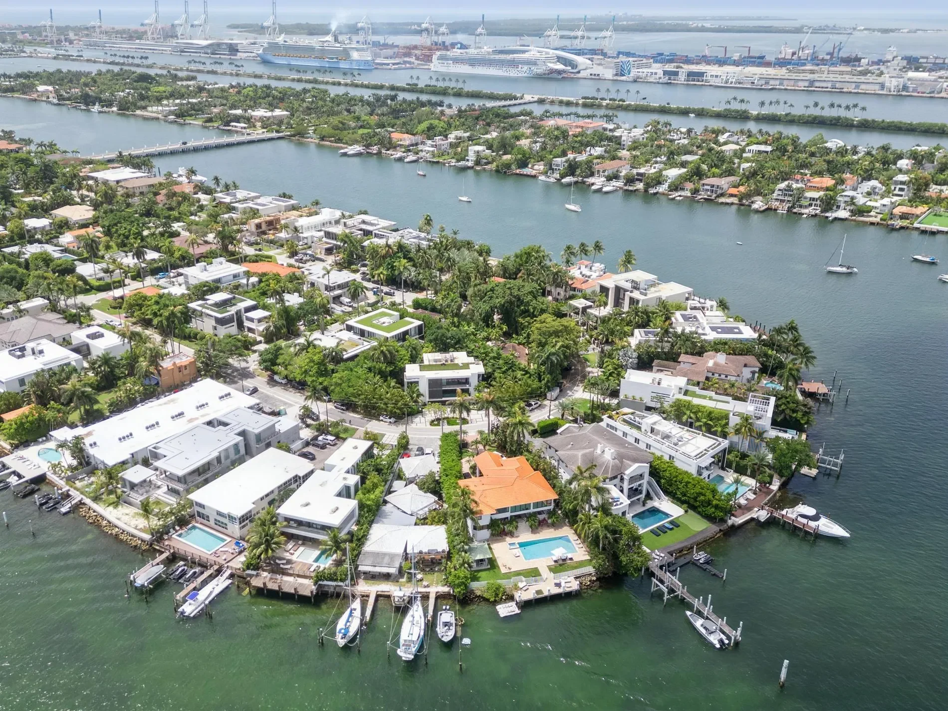 420 N Hibiscus Dr, Miami Beach, Florida, United States. - Photo 2