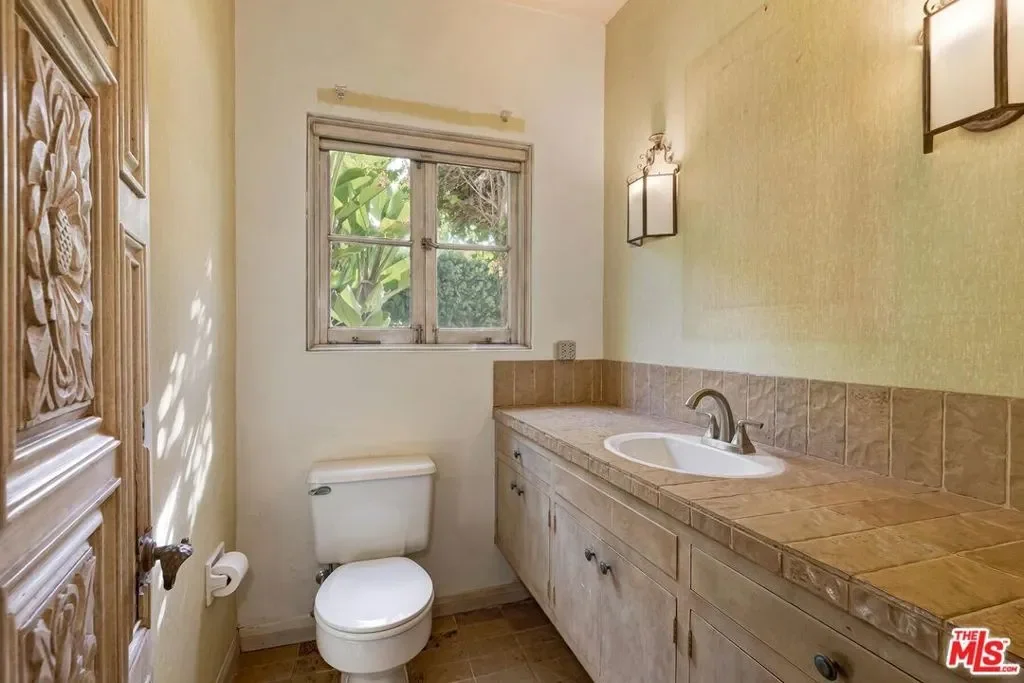 1017 Chevy Chase Drive, Beverly Hills, California, United States. - Photo 19
