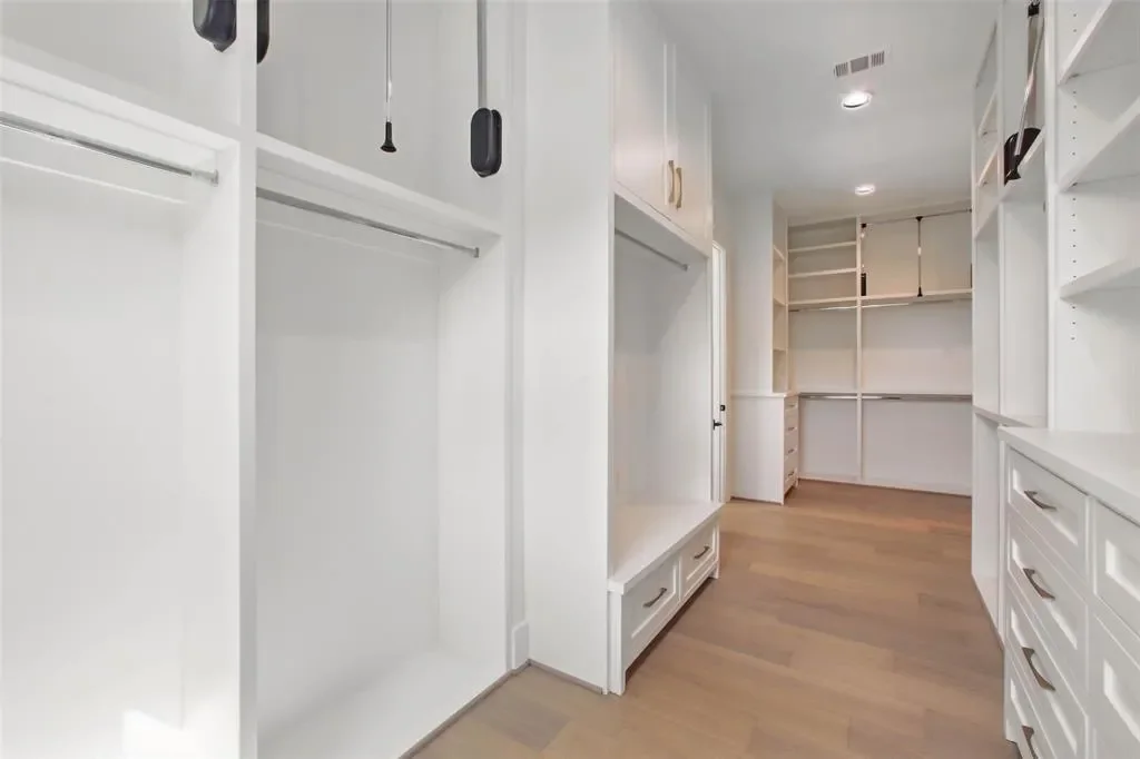8619 Cedarbrake Drive, Spring Valley Village, Texas, United States. - Photo 18
