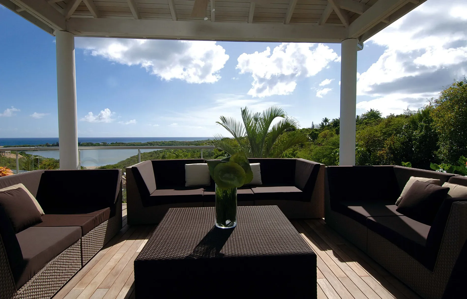 Exterior photo 8