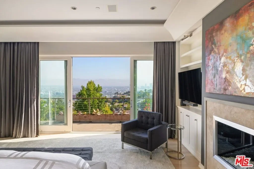 1573 Sunset Plaza Drive, Los Angeles, California, United States. - Photo 30