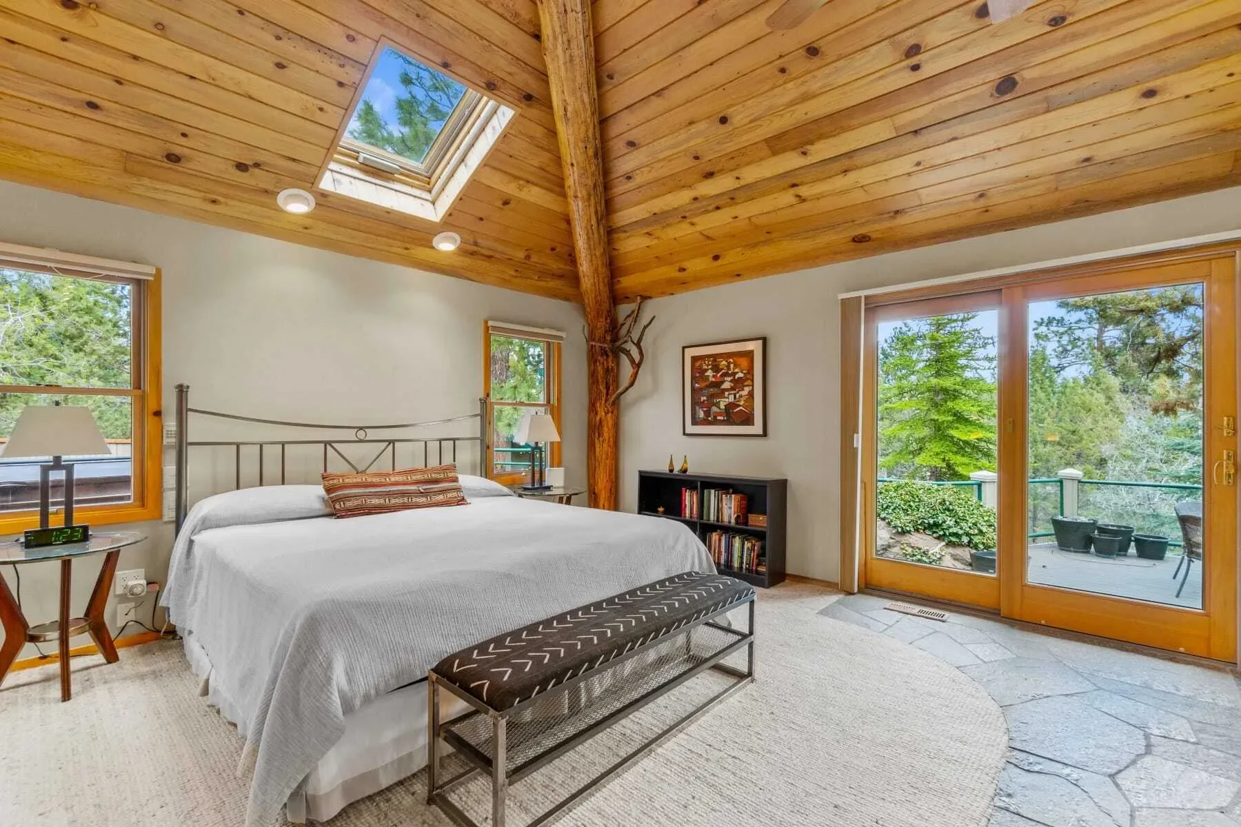 683 NW Silver Buckle Road , Bend, OR 97703, Bend, Oregon, United States. - Photo 15