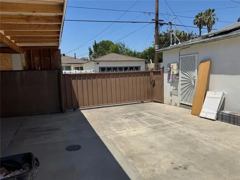 17119 Saticoy street, Los Angeles, California, United States. - Photo 18