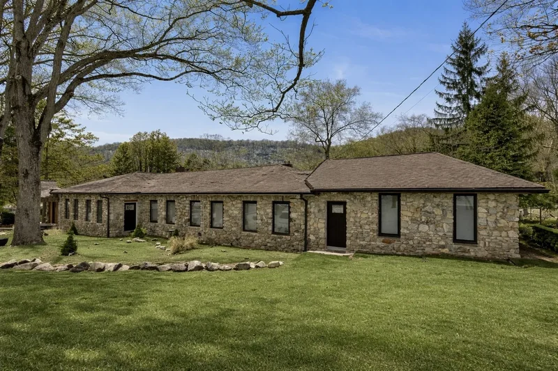 21 Bird Hill Road, Tomkins Cove, NY 10986, Tomkins Cove, New York, United States. - Photo 2