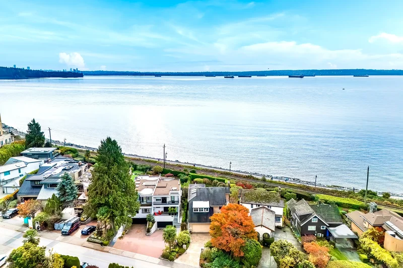 2328 Bellevue Ave, West Vancouver, BC V7V 1C8, Canada, West Vancouver, British Columbia, Canada. - Photo 40