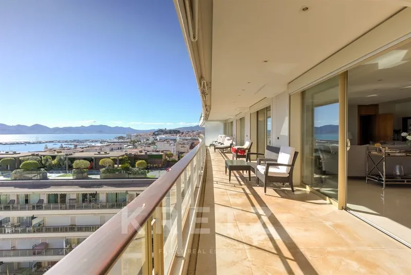 CANNES, Cannes, Provence-Alpes-Côte d'Azur, France. - Photo 4