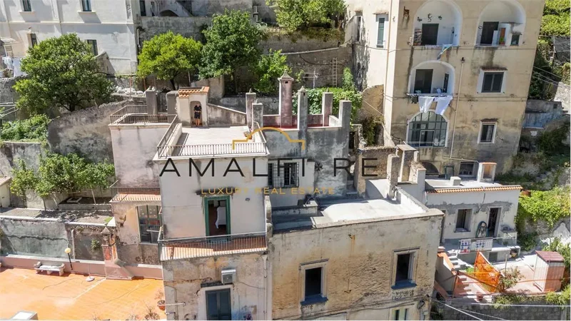 IMMOBILE ESCLUSIVO NEL CUORE DI ATRANI INDIPENDENTE CON TERRAZZO E GIARDINO