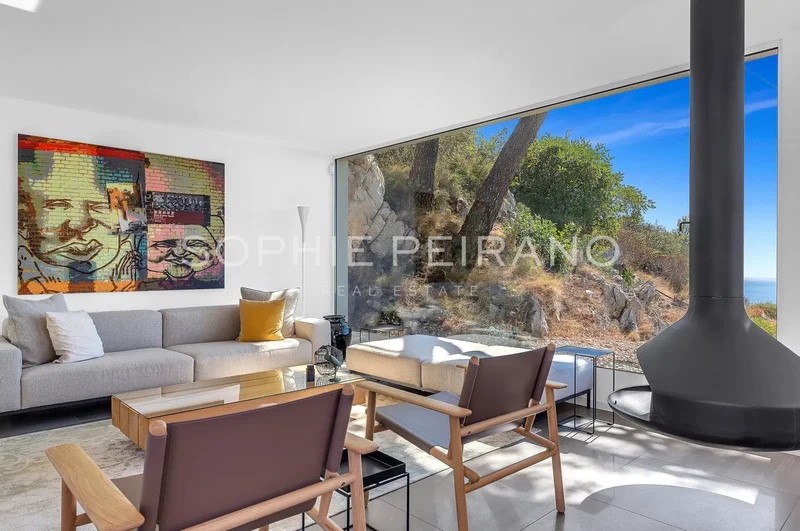 VILLEFRANCHE-SUR-MER - CONTEMPORARY VILLA WITH SEA VIEW