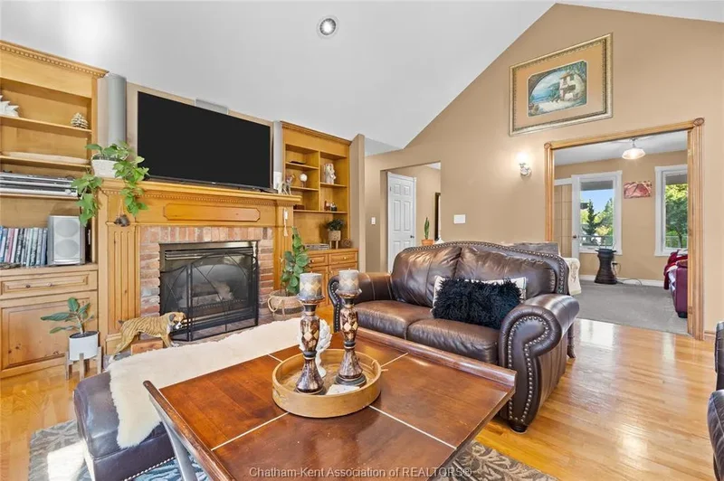 21640 Pinehurst Crescent, Chatham-Kent, ON N7M 5J3, Chatham, Ontario, Canada. - Photo 16