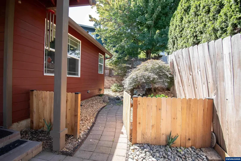 1001 Doe Ct NW, Salem, Oregon, United States. - Photo 32