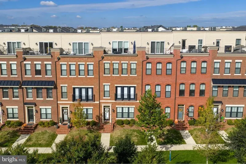 3 Bedrooms Townhouse