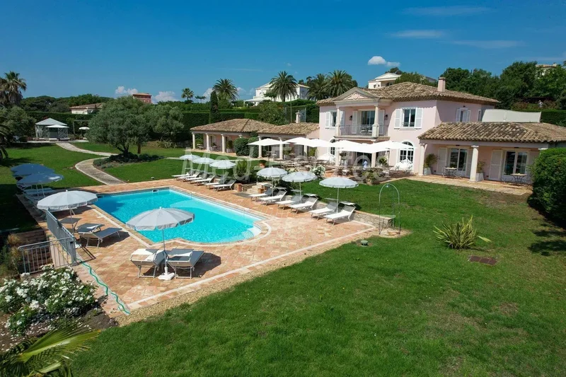 Grimaud, Provence-Alpes-Côte d'Azur, France. - Photo 8