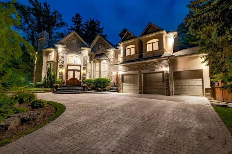 Welcome to this exceptional luxury estate in Shoreacres, steps from the lake