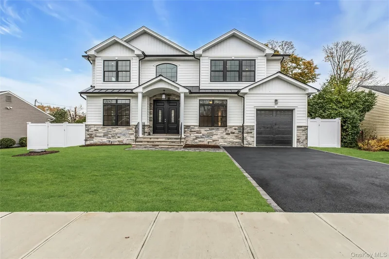 7 Sheridan Street, Old Bethpage, New York, United States. - Photo 22