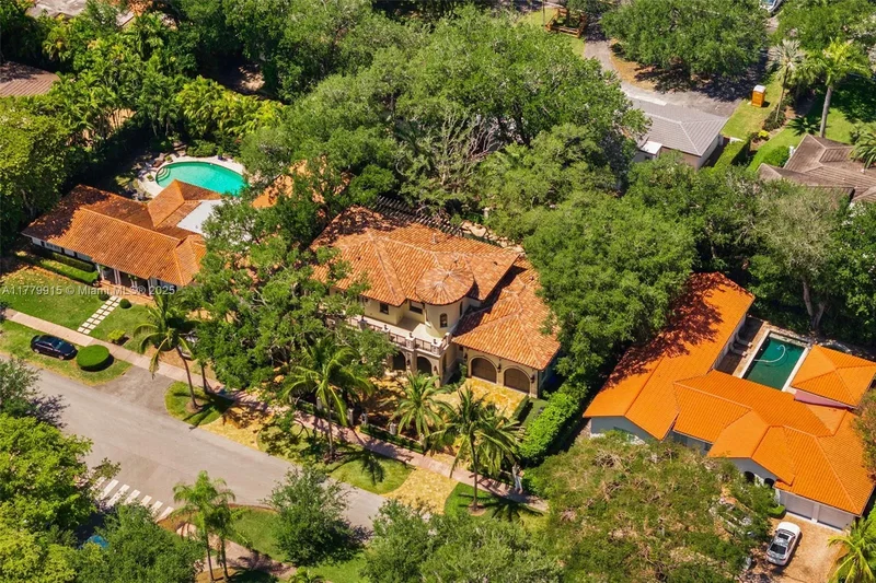 6016 Leonardo St, Coral Gables, Florida, United States. - Photo 42