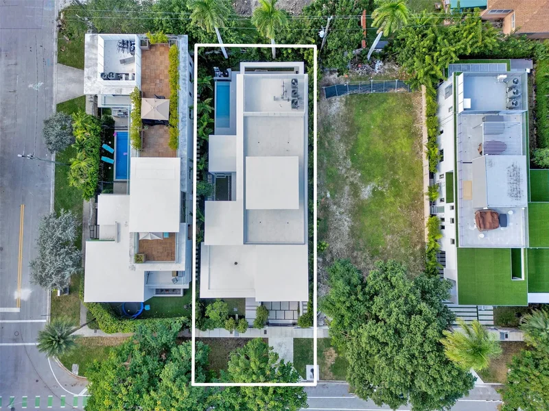 2130 S MIAMI AVE, Miami, Florida, United States. - Photo 2