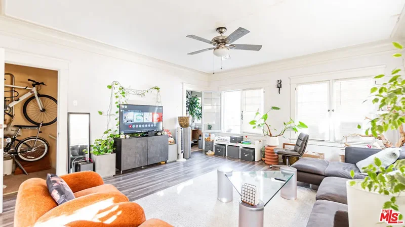 735 Locust Avenue, Signal Hill, California, United States. - Photo 18