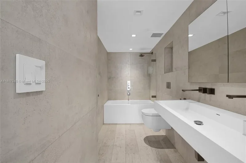 5700 Collins Ave 7A, Miami Beach, FL 33140, Miami Beach, Florida, United States. - Photo 3