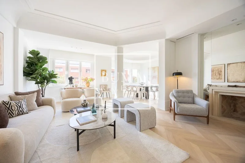 Magnificent, fully renovated apartment for sale in Castellana, Salamanca district