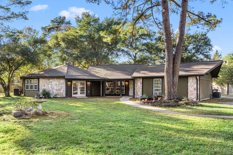 17002 Bobcat Trail, Houston, Texas, United States. - Photo 37
