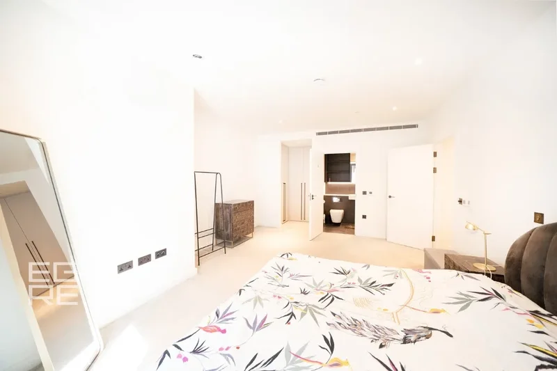 Clarendon Court, London, England, United Kingdom. - Photo 14