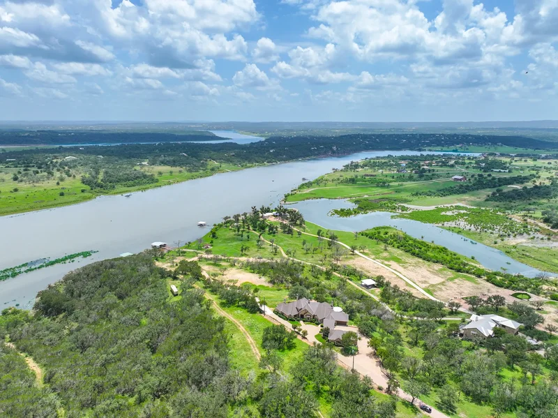 259 Chimney Cove Drive , Marble Falls, TX 78654, Marble Falls, Texas, United States. - Photo 5