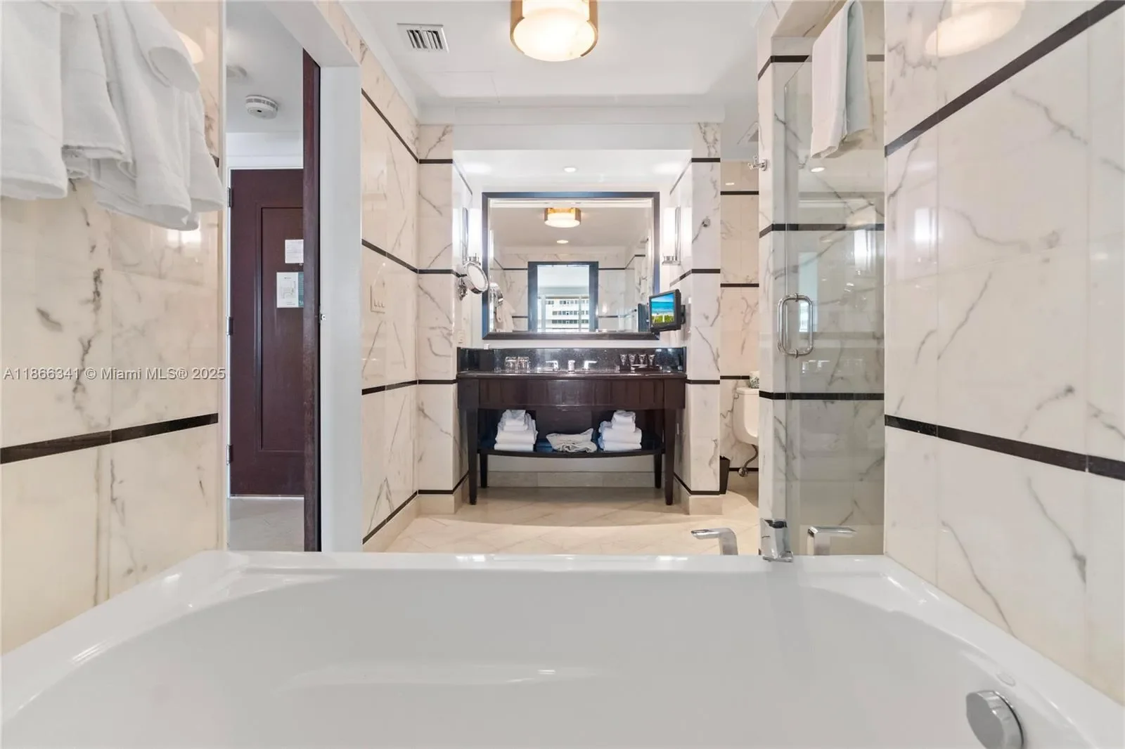 4391 Collins Ave 803, Miami Beach, Florida, United States. - Photo 16