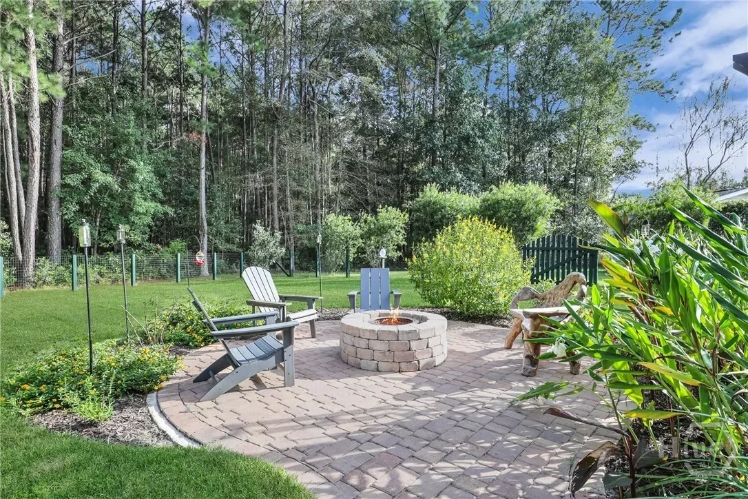 Exterior photo 9