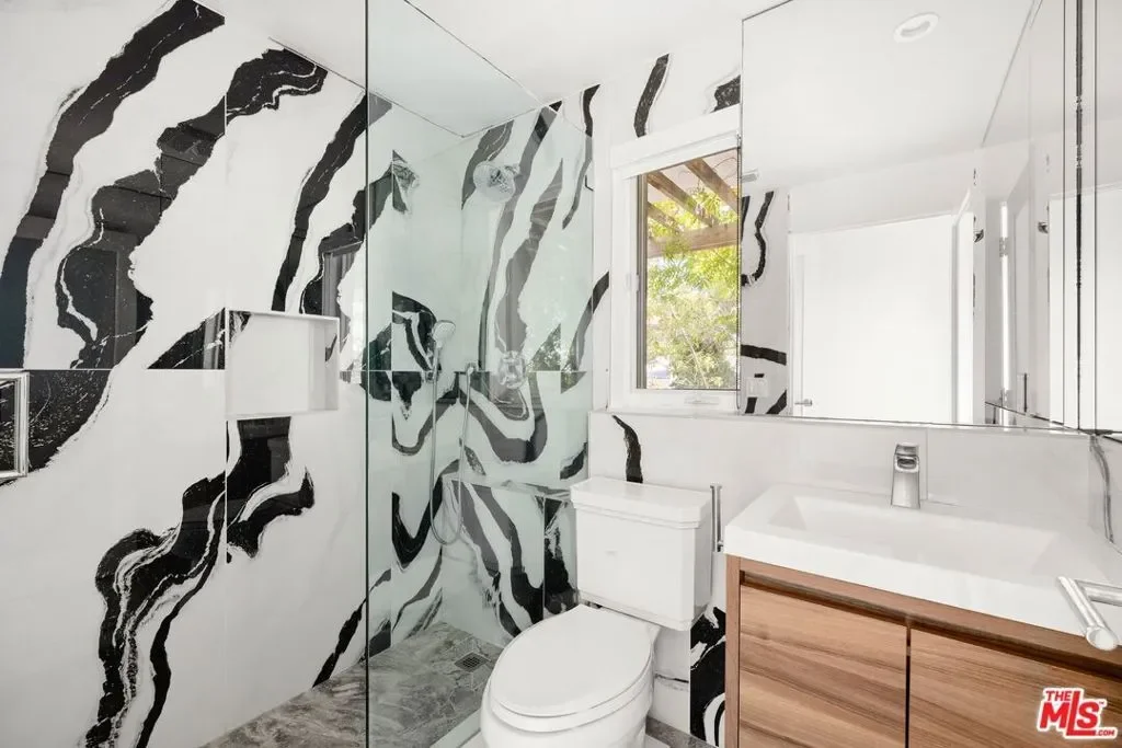 9314 Lloydcrest Drive, Beverly Hills, California, United States. - Photo 11
