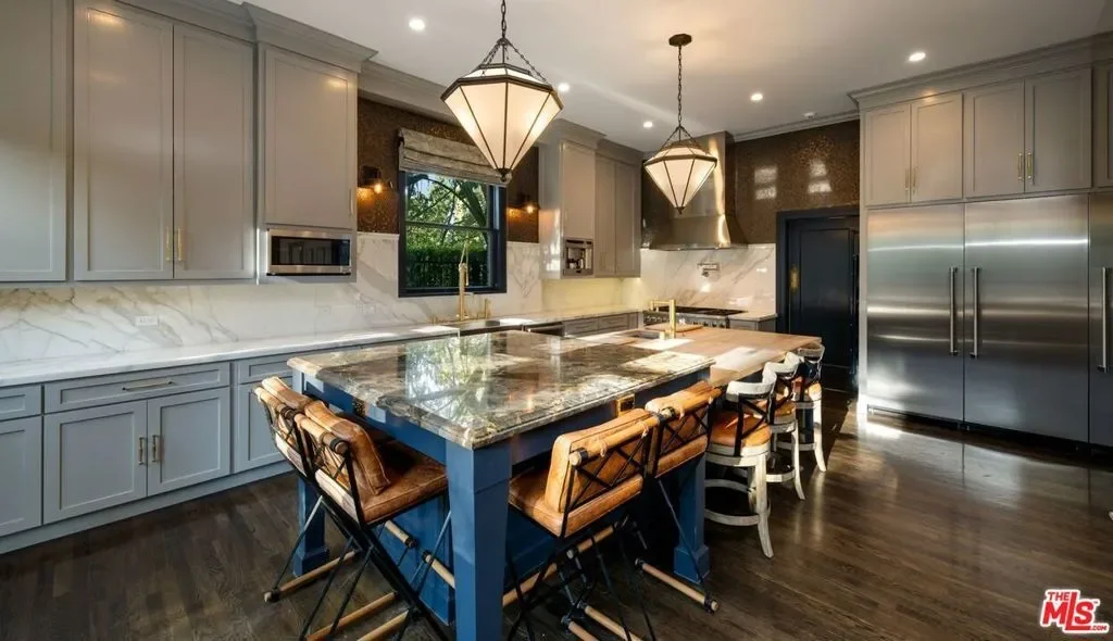 601 S Windsor Boulevard, Los Angeles, California, United States. - Photo 19