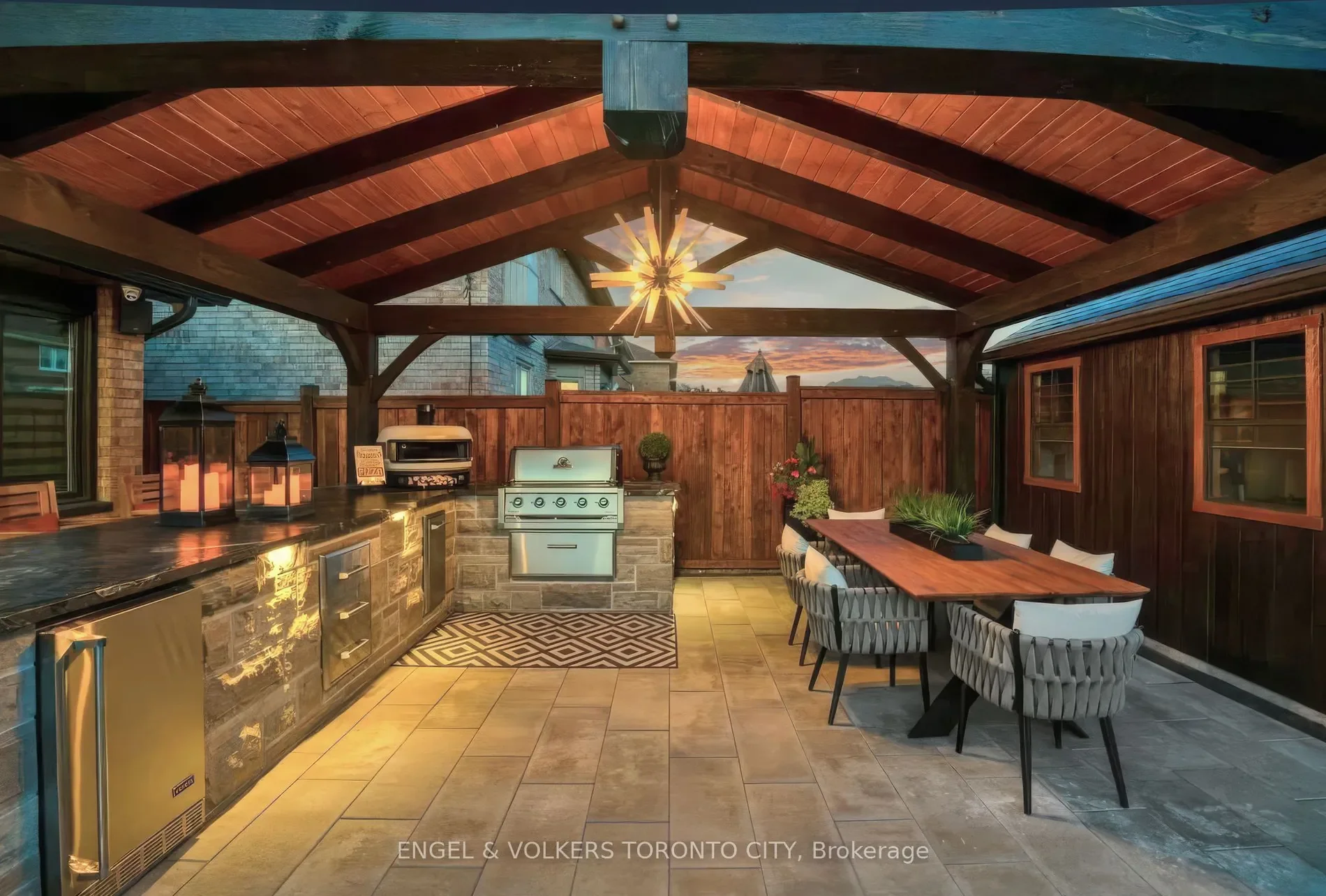 Exterior photo 4