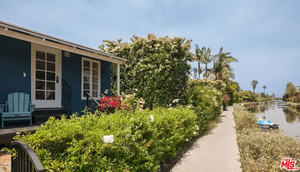 3003 Grand Canal, Los Angeles, California, United States. - Photo 2