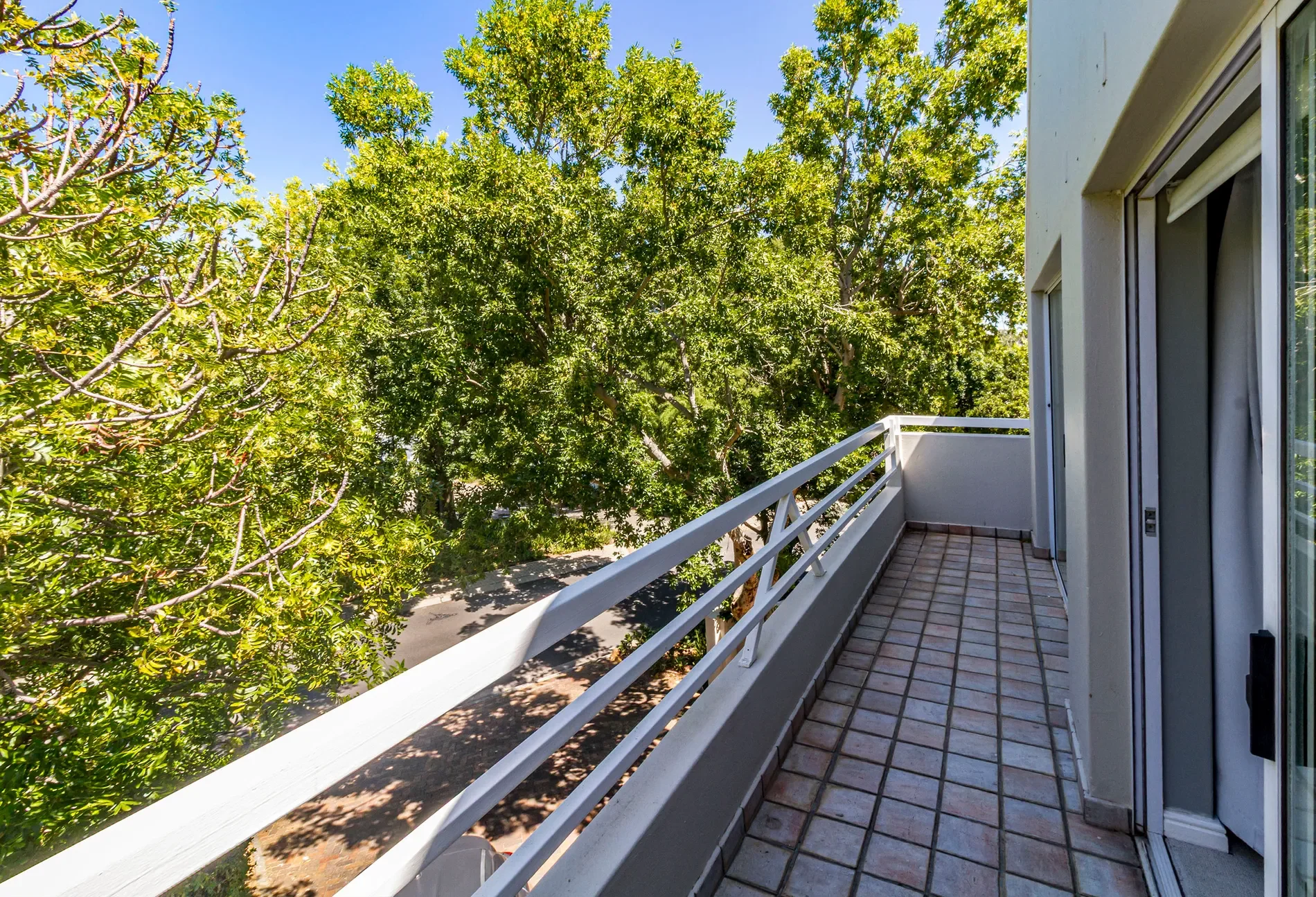 Exterior photo 7