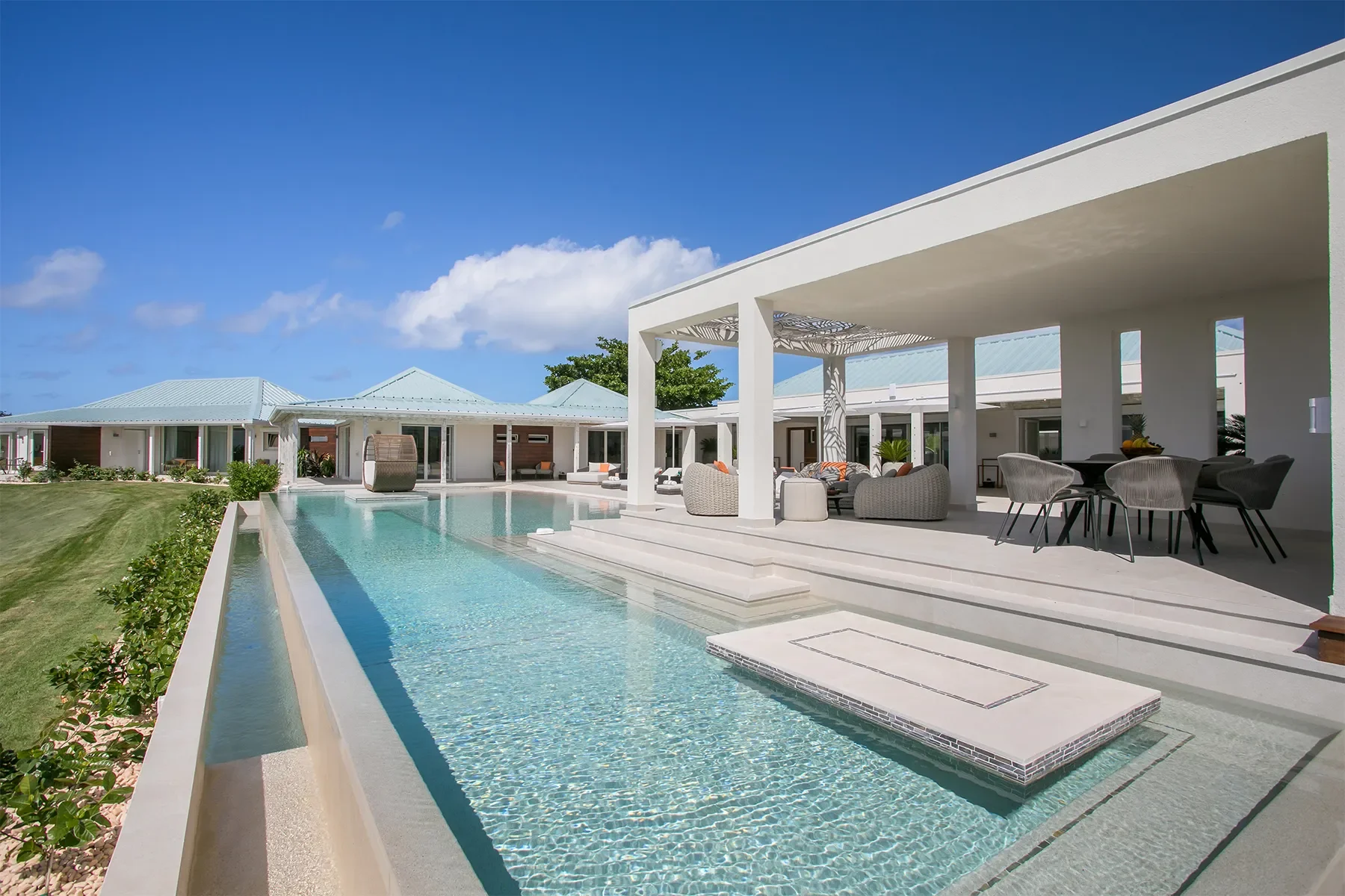 Exterior photo 8