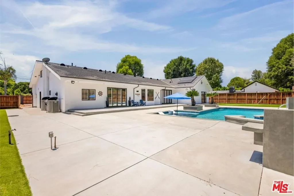 22623 Califa Street, Los Angeles, California, United States. - Photo 31